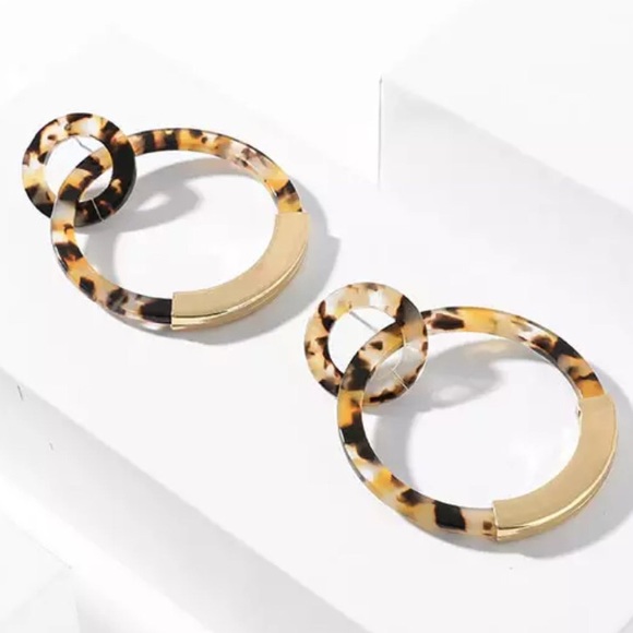 Jewelry - 🐢 2/$24 Light Tortie & Gold Hoops 🐢